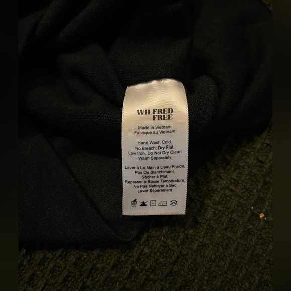 Wilfred Free | Black Valeria V-Neck Tank - Picture 4 of 8